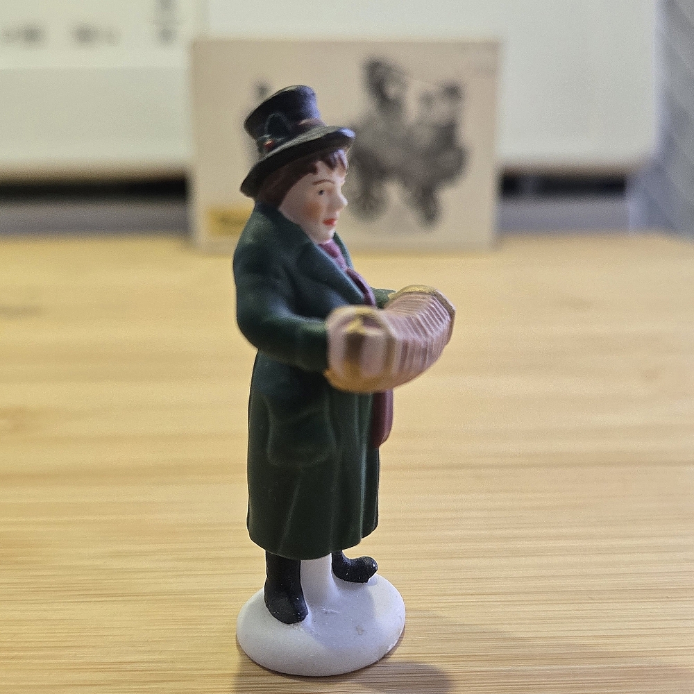 Department 56 Chelsea Market Curiosities Monger & Cart Figurine Set - Like New - Picture 4 of 12